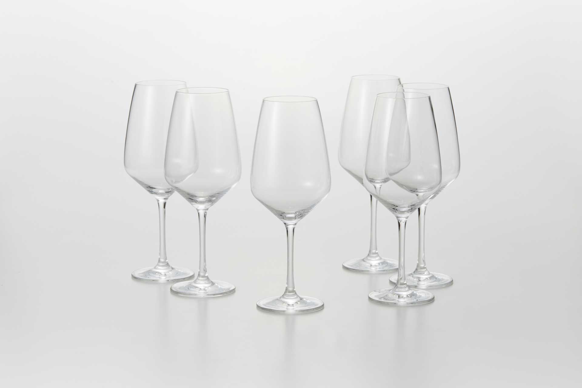 透明なワイングラス